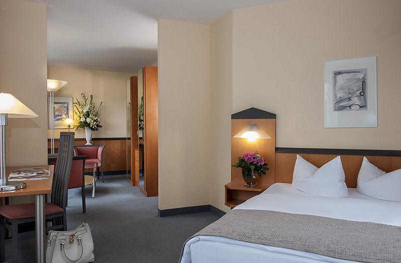 Victor'S Residenz-Hotel Berlin Tegel Екстериор снимка